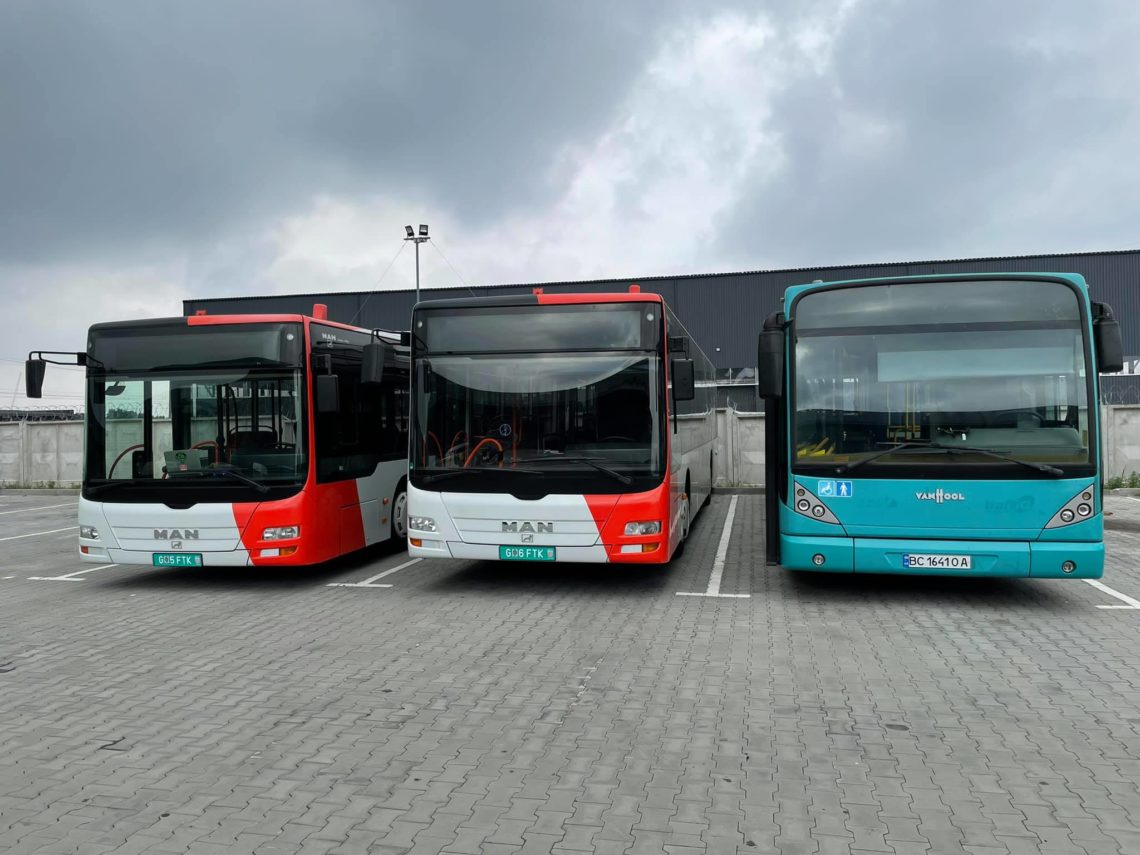 Автобуси, які представив у соцмережі міський голова Ігор Поліщук.