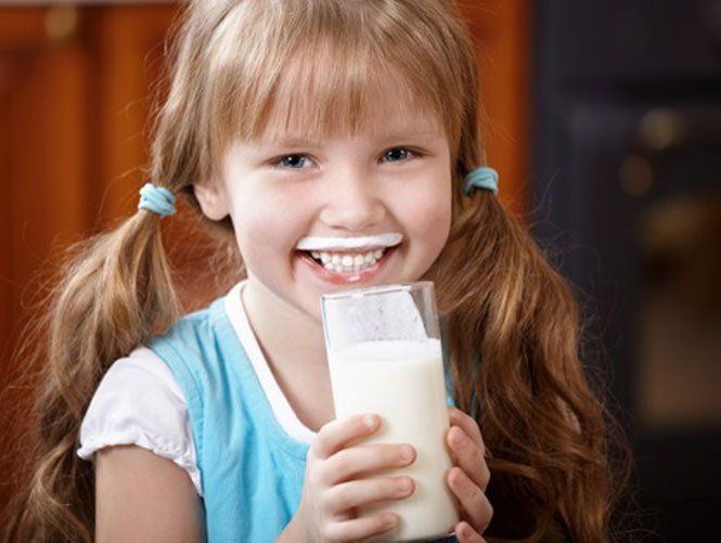 Скільки молока повинна випивати дитина?
