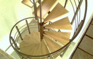 Гвинтові сходи: дерев'яні або металеві
