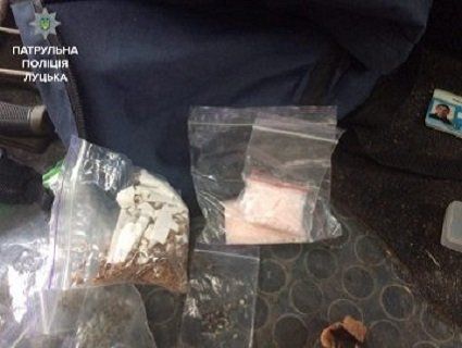 У Ковелі затримали продавця наркотиків з арсеналом зброї