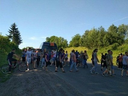 На Тернопільщині люди бунтують, вимагаючи розслідувати жахливе вбивство