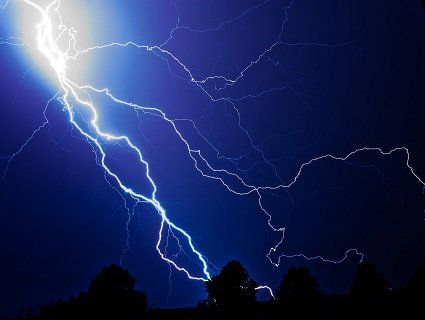 На Волині двоє дітей загинули від удару блискавки