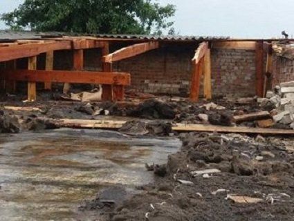 На Волині буревій зірвав зі школи дах