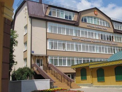 У Луцькому ЦНАПі заявили, що біометричні паспорти видаватимуть з затримкою