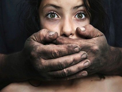 У Дубно чоловік пограбував і згвалтував 17-річну дівчину