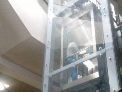 В ЦУМі ледь не задихнулися люди, що застрягли у ліфті