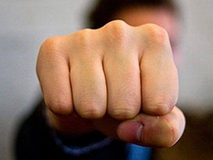 В центрі Луцька п'яний священик побив відомого фотографа