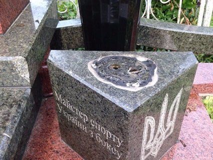 Вандали пограбували могилу офіцера, який загинув на Донбасі