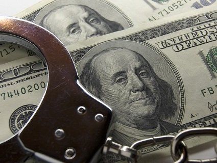 Аферисти виманили у двох довірливих лучанок величезну суму грошей