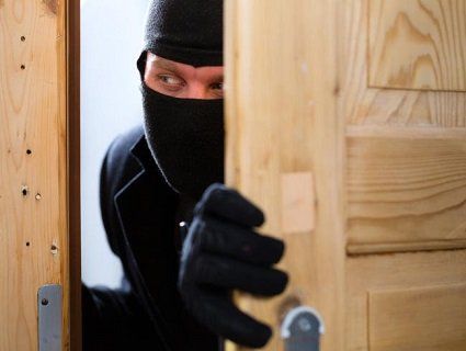 На Житомирщині злодій пограбував квартиру непомітно для господині