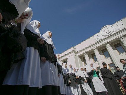 В Раді пропонують читати «Отче наш» перед кожним засіданням