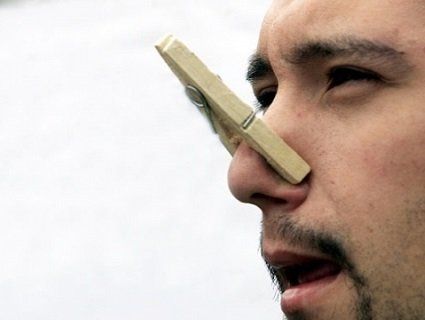 Лучани продовжують скаржитись на сморід