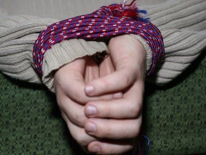 Двоє пенсіонерів троє діб пролежали зв'язаними грабіжниками, жінка загинула