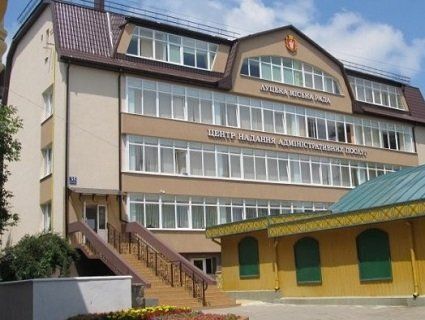 Луцький ЦНАП змушений надавати послуги в ручну