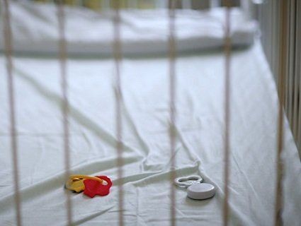 На Тернопільщині батьки знайшли немовля мертвим в ліжечку