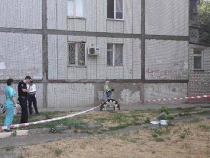 Дворічна дитина загинула, випавши з 4 поверху