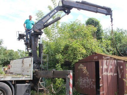 Лучани намагалися перешкодити знесенню незаконно встановлених гаражів
