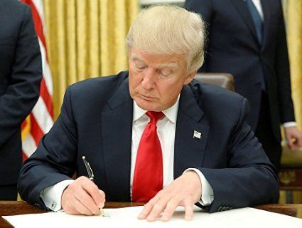 Трамп підписав закон про нові санкції проти Росії