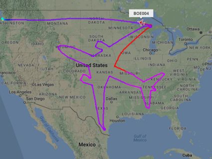 Літак Boeing намалював свій силует над США