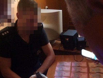На хабарі спіймали інспектора волинської поліції