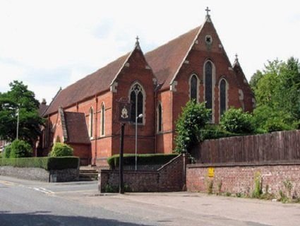 Британський священнник оригінально запрошує людей до церкви