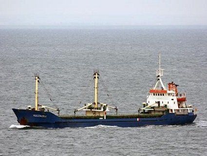 Поблизу Іспанії заарештували судно з тоннами наркотиків та українцями на борту