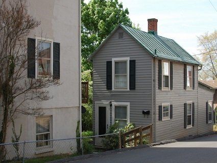 До америкнця в дім вломився грабіжник. Прибрав і нічого не вкрав.