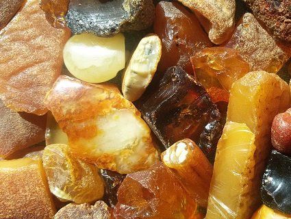 На Волині впіймали автомобіль з двома кілограмами бурштину