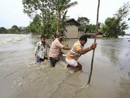 Унаслідок повеней у Індії загинуло близько 100 людей