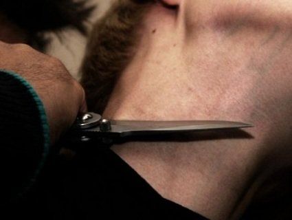 Взяв дитину в заручники, намагаючись вибити борг