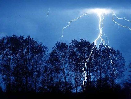 На Житомирщині від удару блискавки загинув чоловік