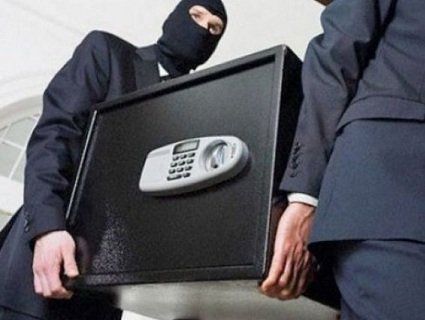 Злодії винесли сейф серед білого дня
