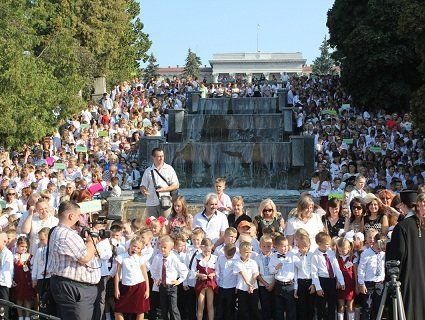Луцькі чиновники прийдуть привітати дітей зі святом першого дзвоника