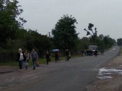 На Волині у рейсового автобуса на ходу відвалилося колесо