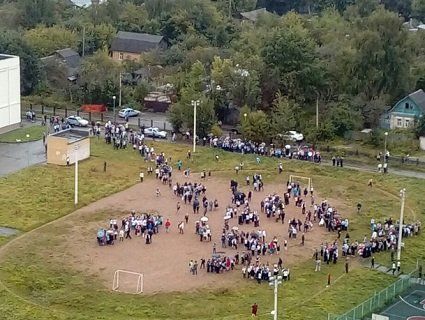 У РФ озброєний хлопець намагався захопити школу