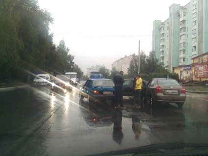 У Луцьку не розминулися відразу три легковика