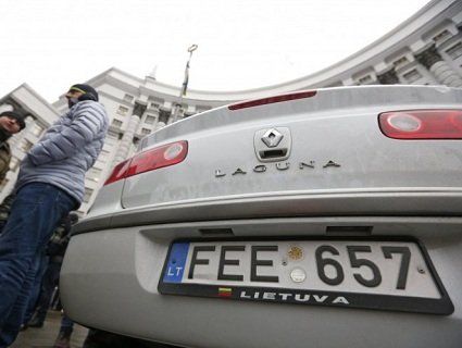 Влада закриє кордон для авто на «євробляхах»
