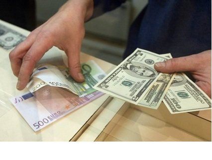 Євро та долар знову різко зросли у ціні: курс валют на 14 вересня: