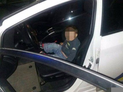 Поліція врятувала дитину від матері, яка спала п'яна під лавкою