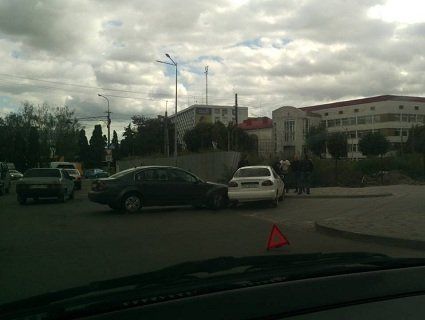 У Луцьку зіткнулися два легковика