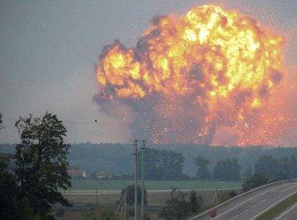 У Калинівці до цього часу продовжують тривати поодинокі вибухи (відео)