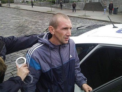 У Києві вандал розбив плиту героям Небесної Сотні