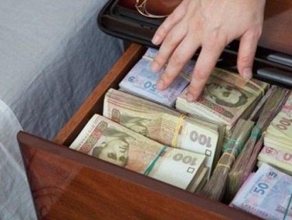 Депутати Ради збільшать собі зарплату