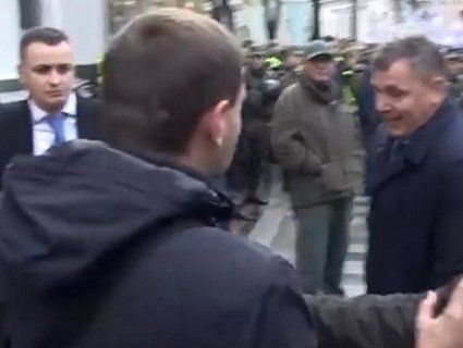 Під Радою скандальний нардеп побився з начальником УДО