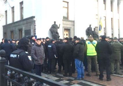 Ніч під ВР минула без сутичок