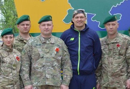 Усик відвідав бійців АТО на передовій