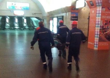 У Києві чоловік у метро впав під потяг