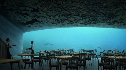 Справжня «морська» вечеря – на глибині 5 метрів під водою