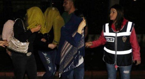 У Туреччині через підозру в проституції затримали 5 українок (відео)