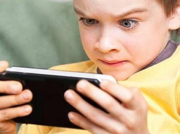 10-річний хлопчик легко обійшов захист iPhone X (відео)